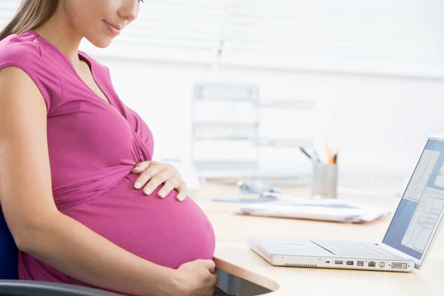 Salário-Maternidade: O que é e como mães e pais podem solicitar?